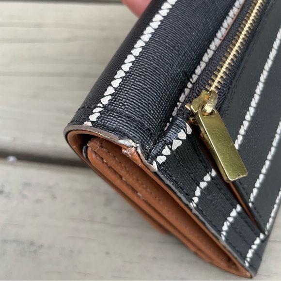 Fossil Logan Leather RFID Flap Clutch Wallet in black and white hearts pattern - Picture 7 of 14